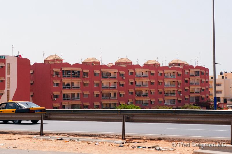 20090529_112607 D3 P1 P1.jpg - Apartment building, Dakar